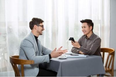 訊飛雙屏翻譯機(jī),一款讓你盡情表達(dá)自我的智能翻譯機(jī)